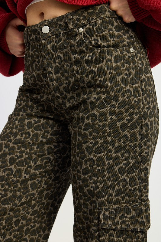 MID RISE WIDE LEG LEOPARD CARGO PANTS