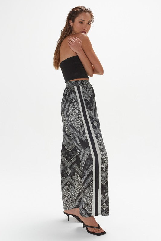 LIZBETH BANDANA PRINT PANTS