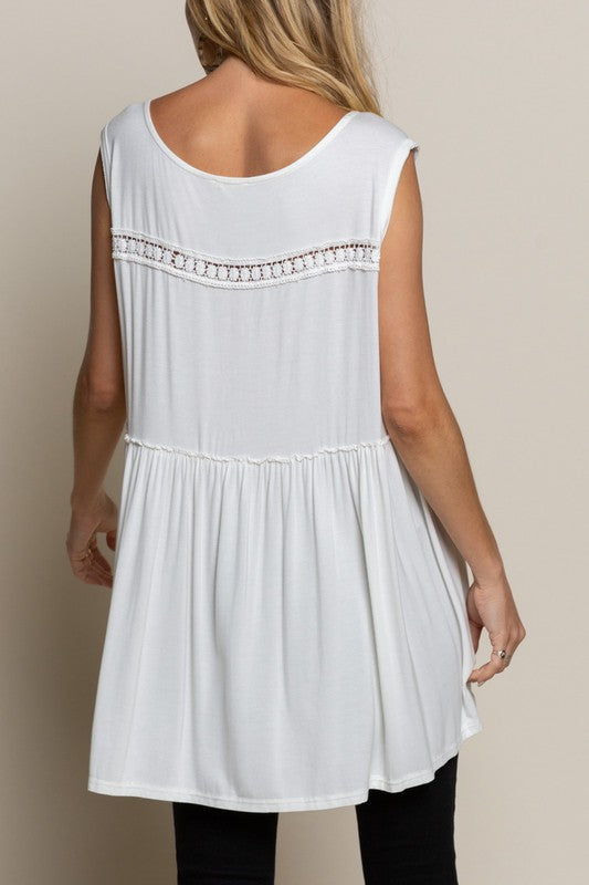 FEMININE TOP