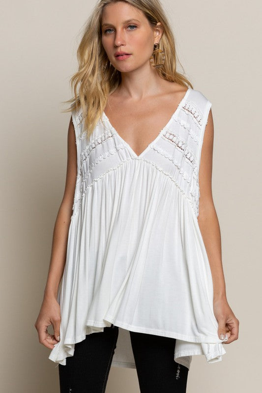 FEMININE TOP