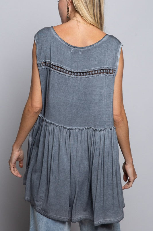 FEMININE TOP