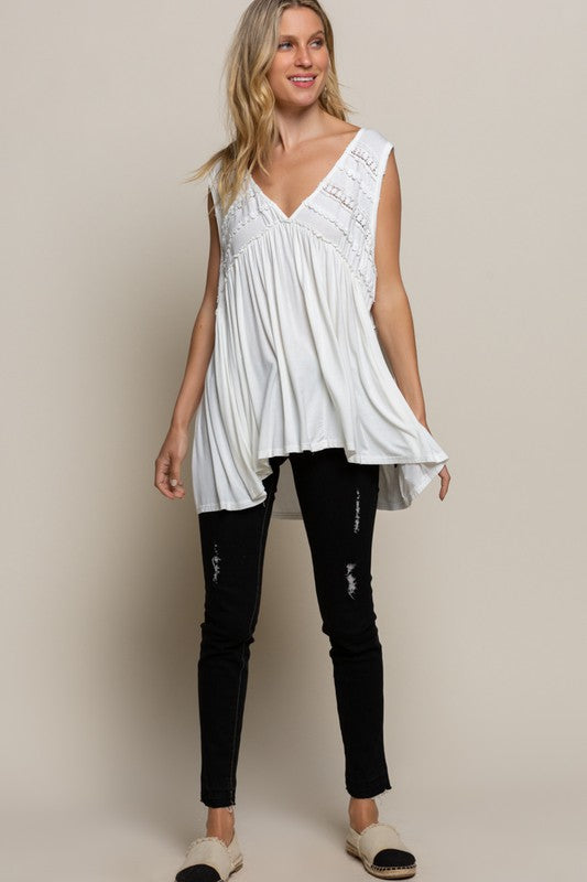 FEMININE TOP